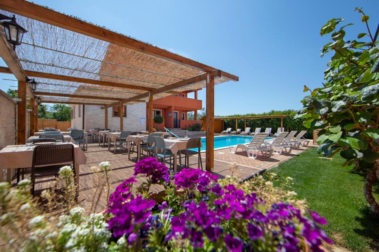 Hotel Natura Vilanija Екстер'єр фото